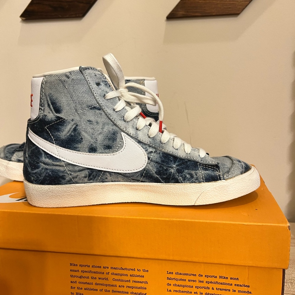 Nike W Blazer 77 multi color white sail comes with box.